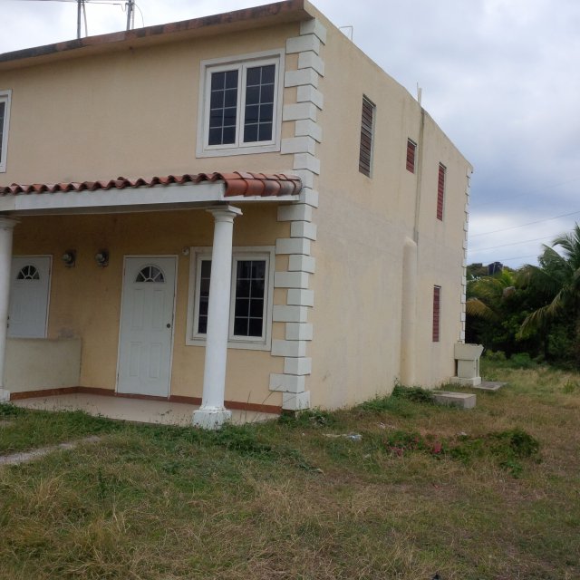 Townhouse For Sale in Ensom Acres, St. Catherine Jamaica