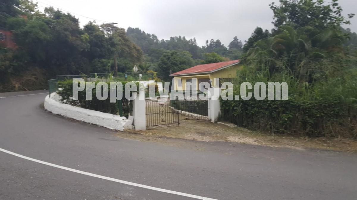 House For Sale in Irish Town, Kingston / St. Andrew Jamaica