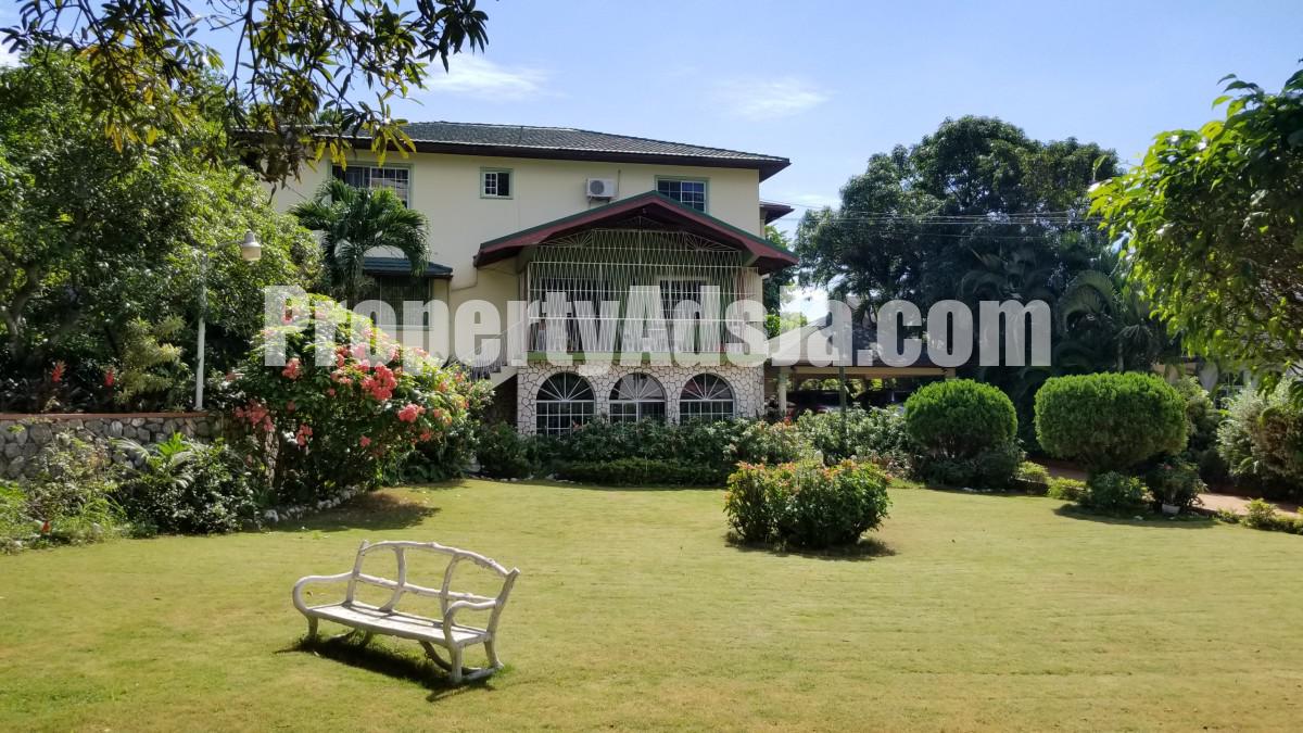 House For Sale in Golden Acres Red Hills, Kingston / St. Andrew Jamaica