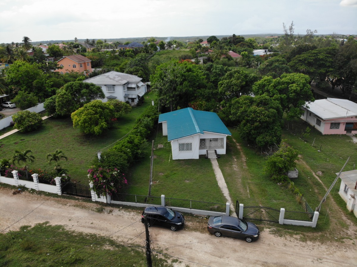 House For Sale in May Pen, Clarendon Jamaica