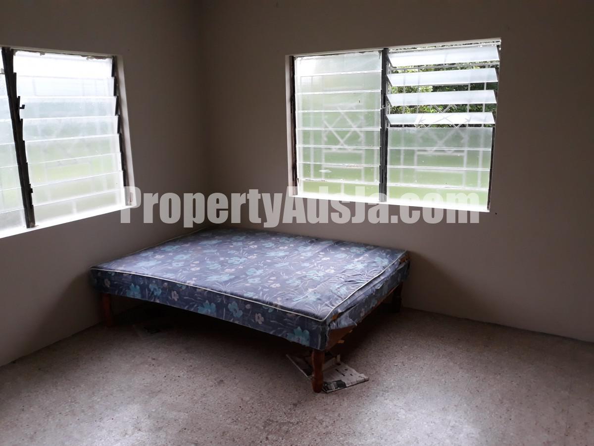 House For Rent in Molynes Road, Kingston / St. Andrew Jamaica