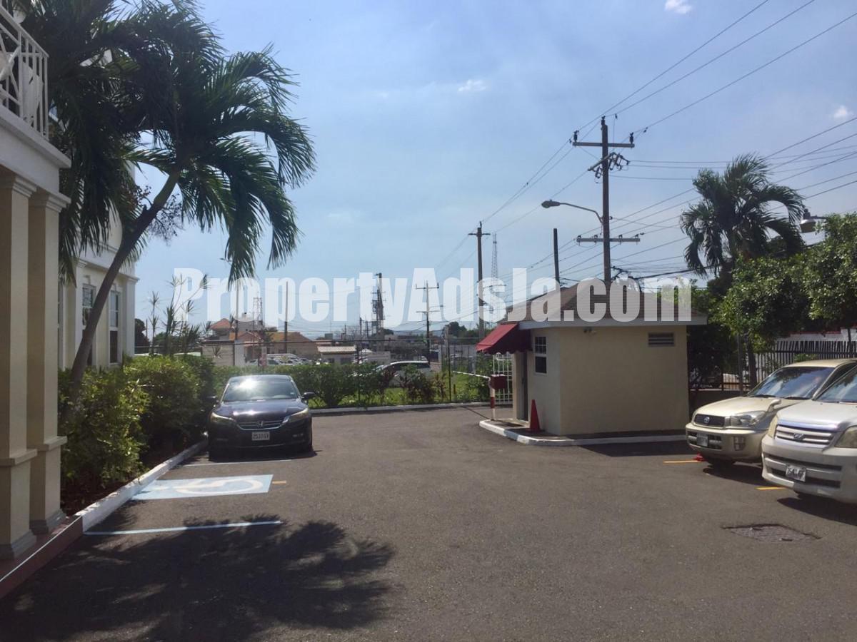 Commercial building For Rent in Kingston 10, Kingston / St. Andrew Jamaica