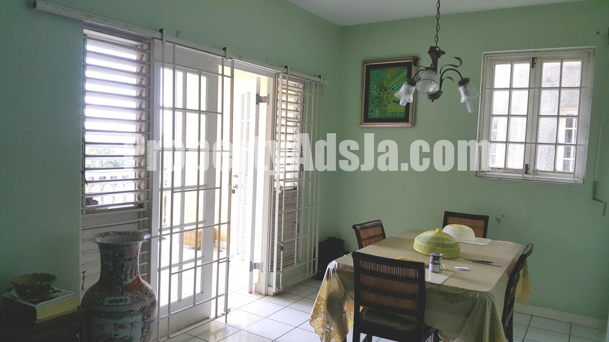 Townhouse For Sale in Sherbourne Heights Stony Hill, Kingston / St