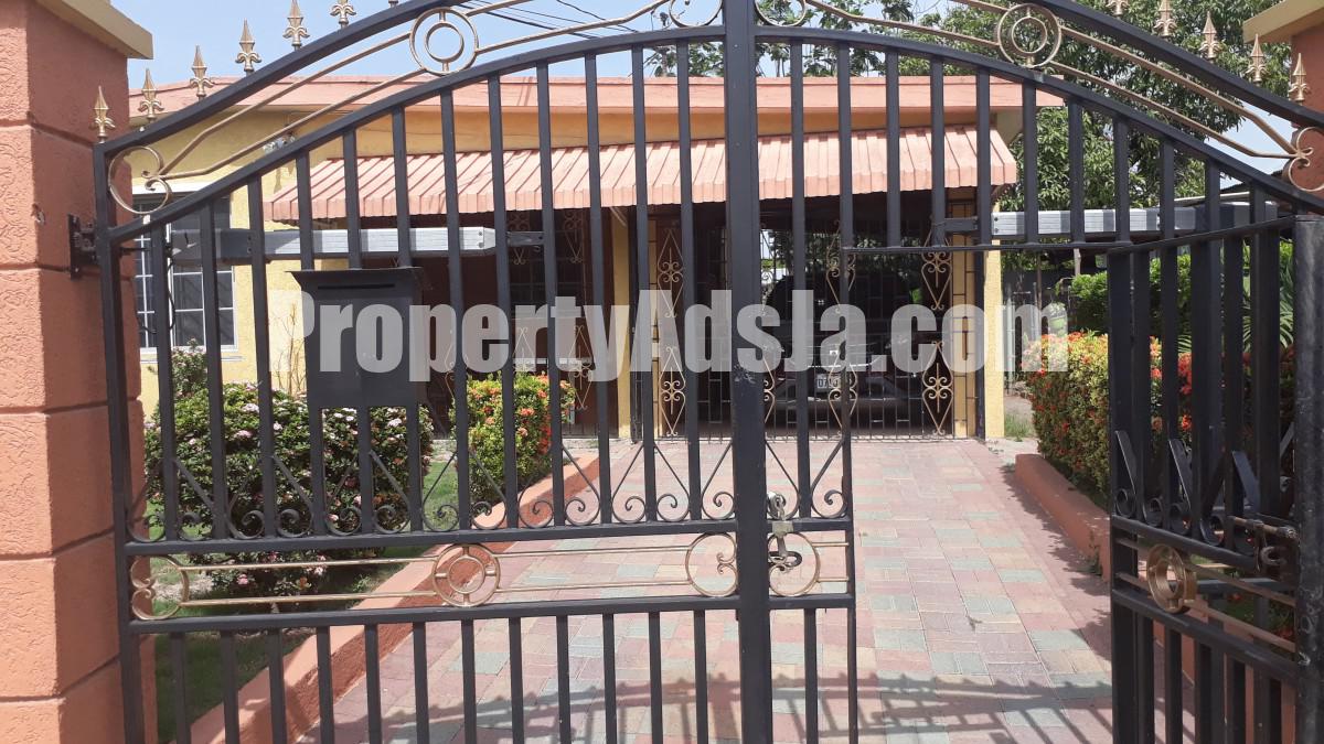 House For Sale in Washington Gardens, Kingston / St. Andrew Jamaica