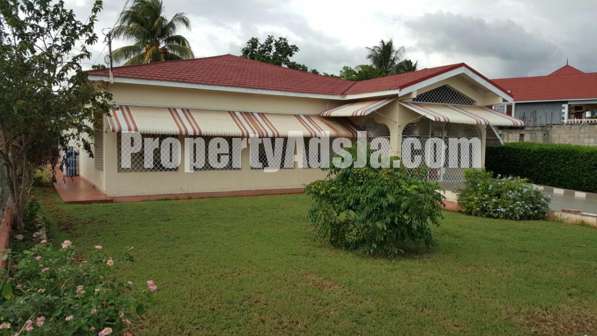 House For Sale in Green Acres Spanish Town, St. Catherine Jamaica