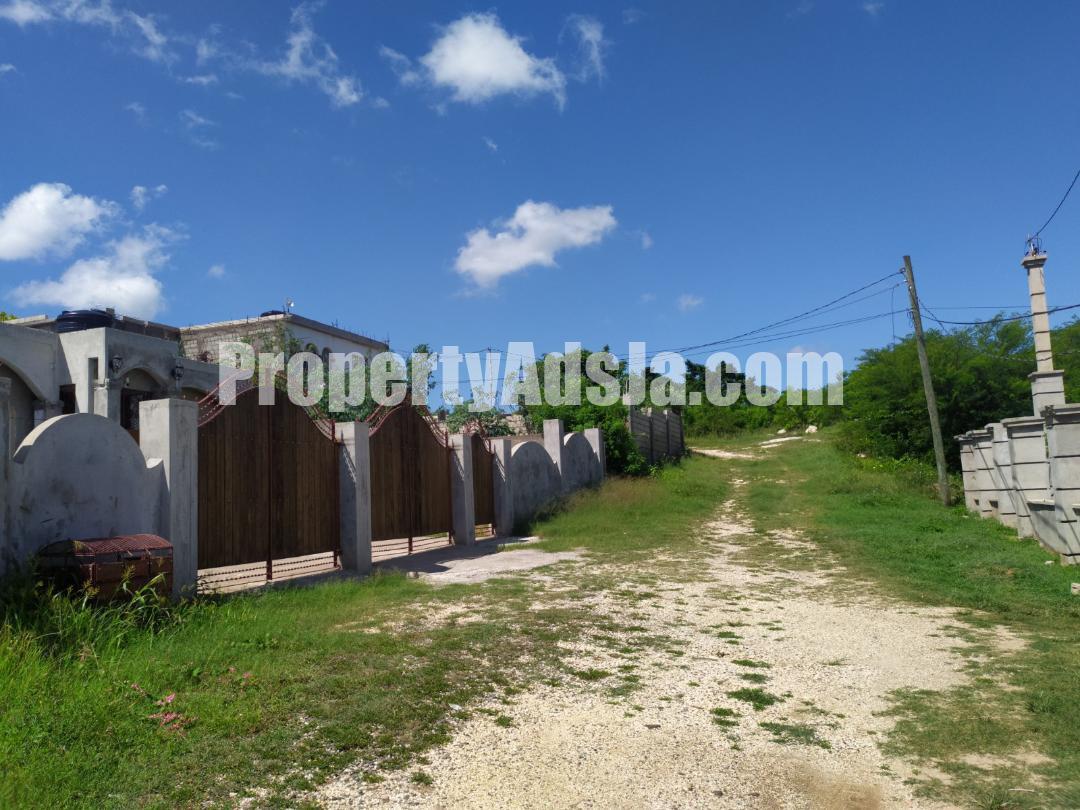 House For Sale in May Pen, Clarendon Jamaica