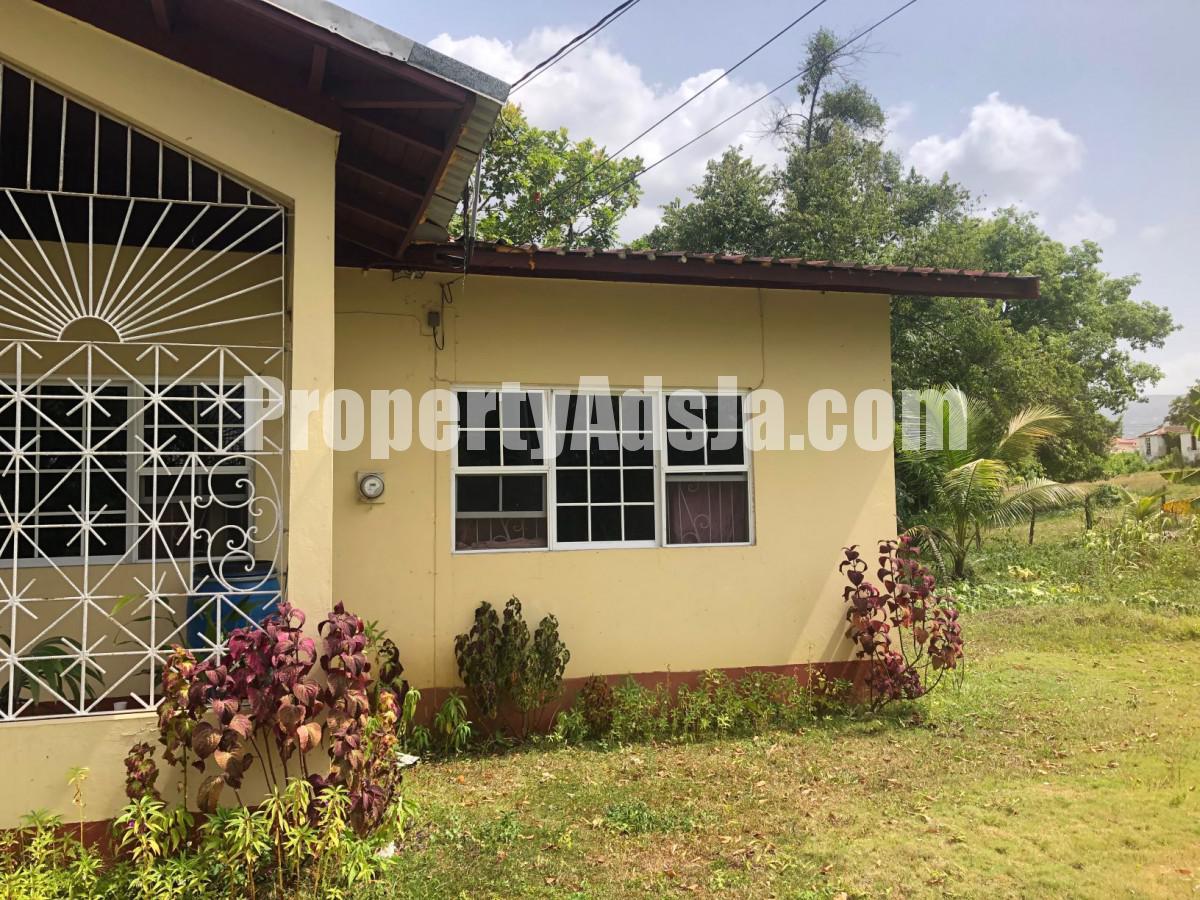 House For Sale in Santa Cruz, St. Elizabeth Jamaica