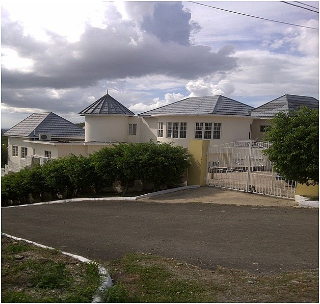 House For Sale in Mount View Estate, St. Catherine Jamaica