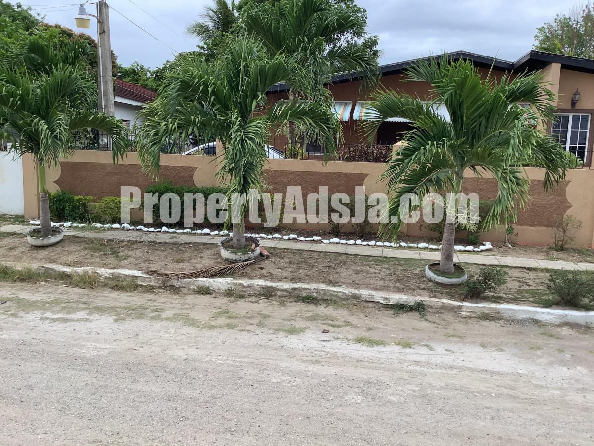 House For Rent in Willowdene Spanish town, St. Catherine Jamaica