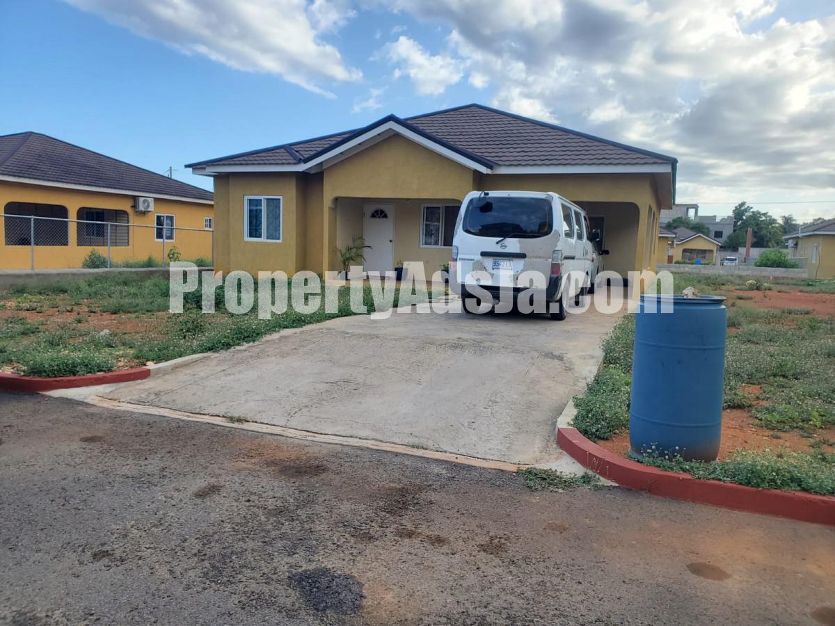 House For Sale in PART OF TREDEGAR PARK, St. Catherine Jamaica