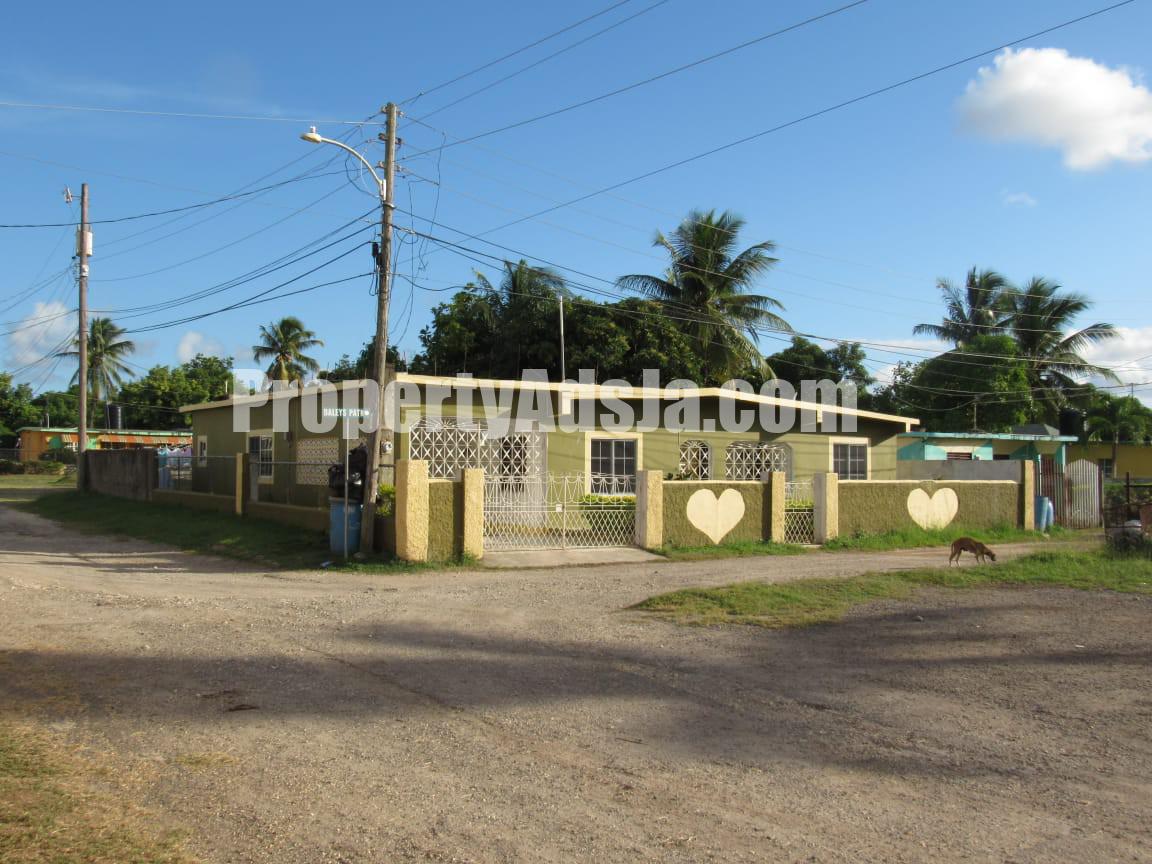 House For Sale in New Town Housing Scheme, Clarendon Jamaica