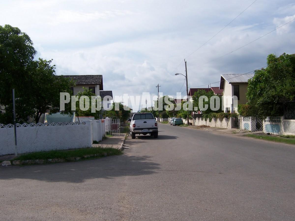 Townhouse For Sale in Bridgeport Portmore, St. Catherine Jamaica