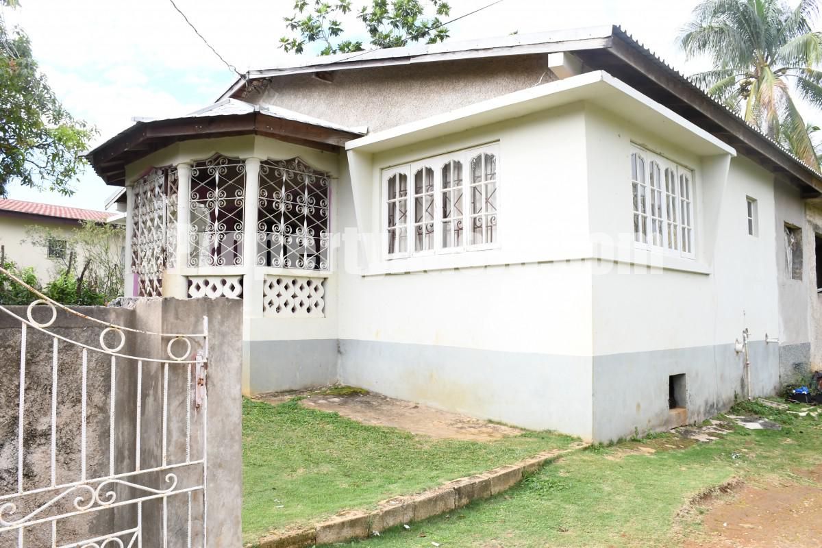 House For Sale in Burnt Savannah Lacovia, St. Elizabeth Jamaica