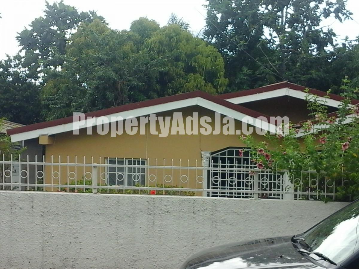 House For Rent in Whitehall Gardens, Kingston / St. Andrew Jamaica