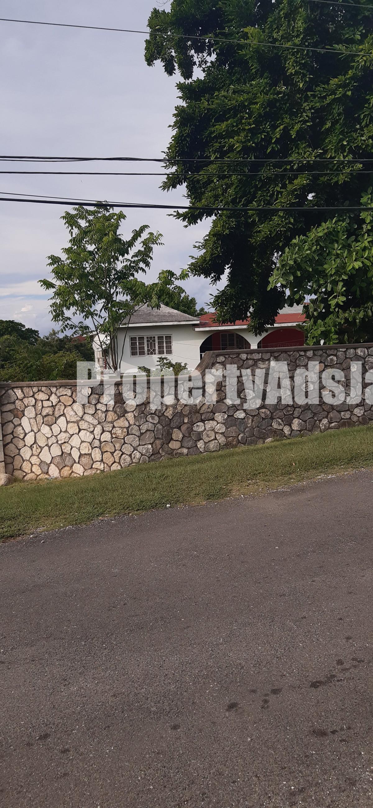 House For Sale in Balmoral Hights, St. Mary Jamaica