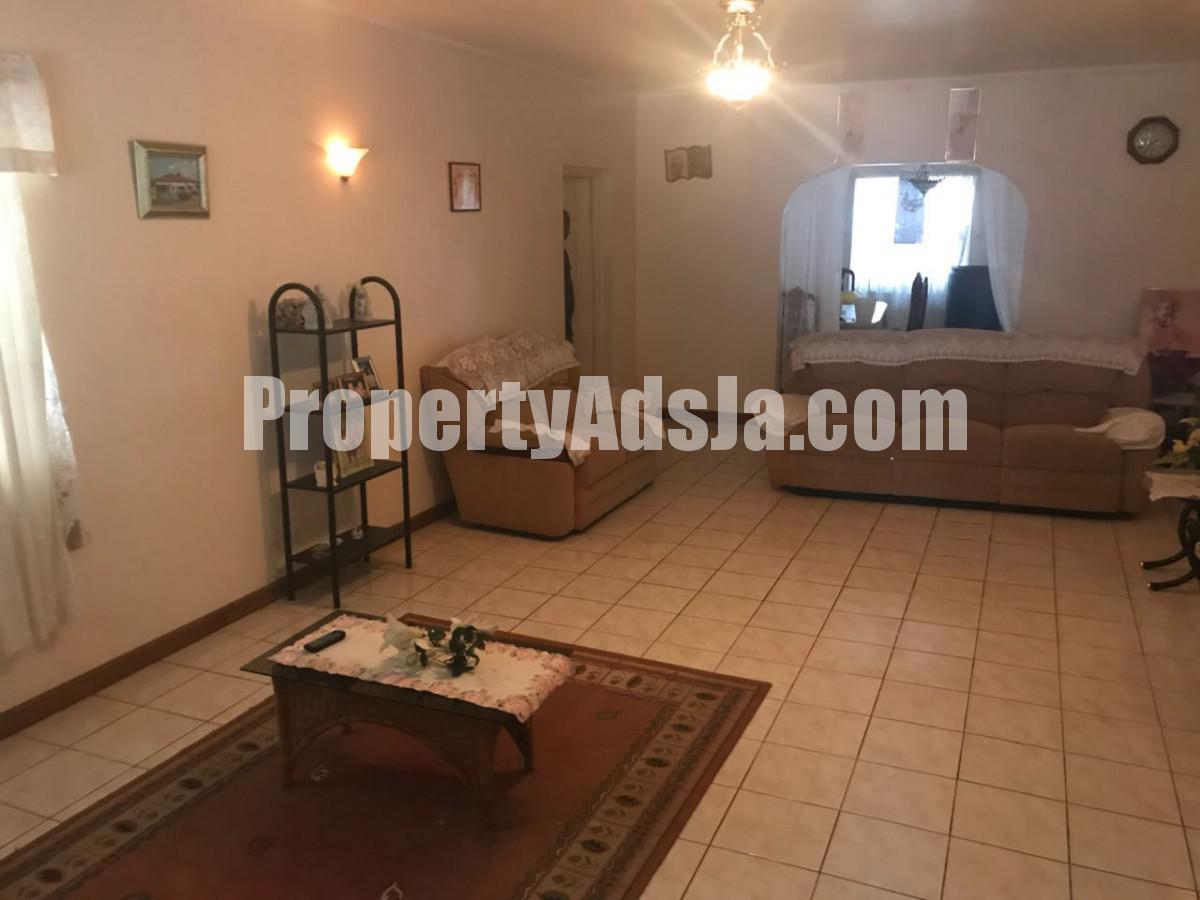 House For Sale in Chapelton, Clarendon Jamaica