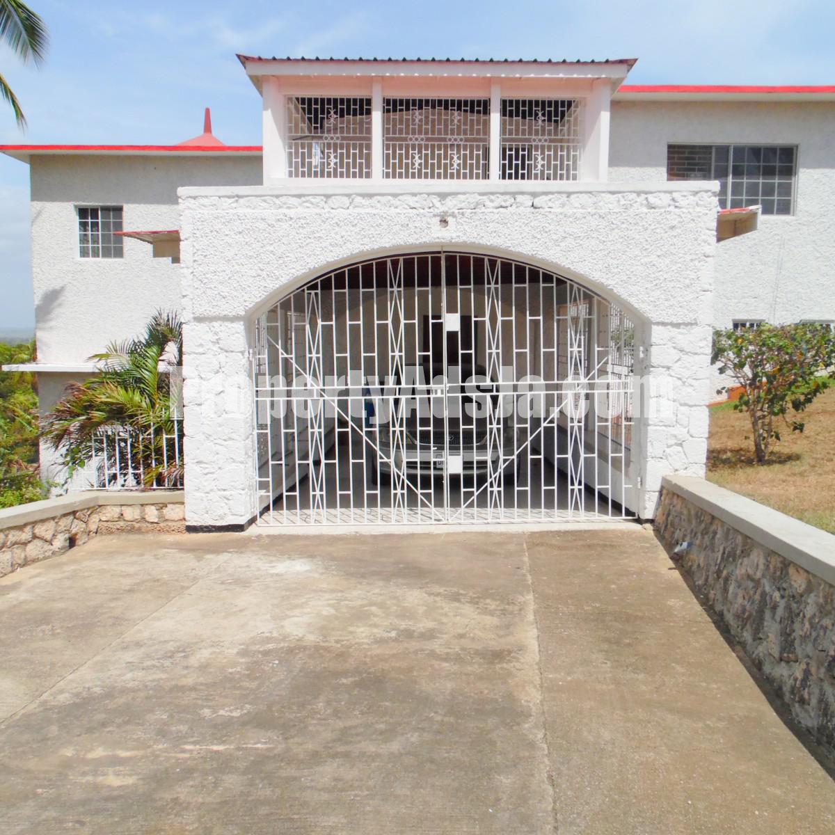 House For Rent in St Jago Heights, St. Catherine Jamaica