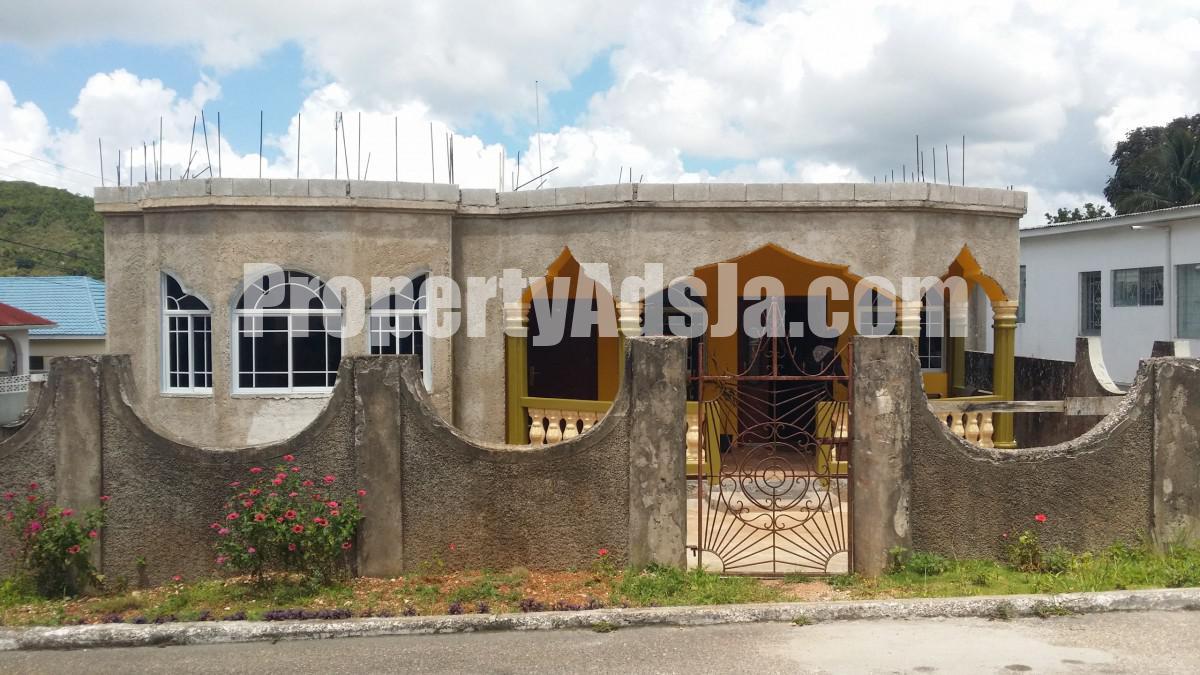 House For Sale in Christiana, Manchester Jamaica