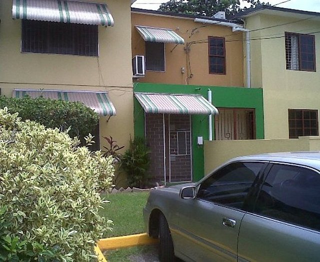 Townhouse For Rent in Dunrobin Acres off Dukharan Ave, Kingston / St