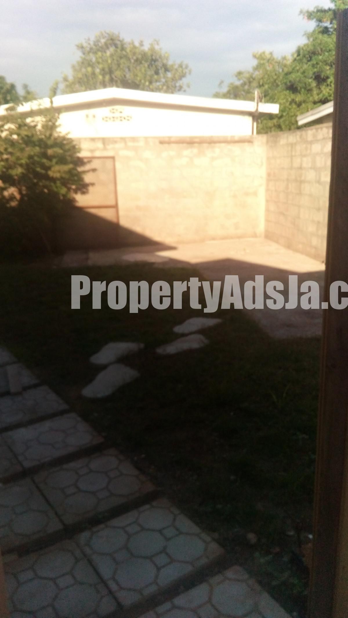 House For Rent in Molynes, Kingston / St. Andrew Jamaica