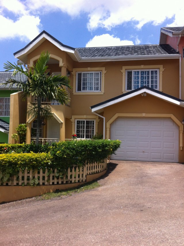 Townhouse For Rent in HATFIELD, Manchester Jamaica