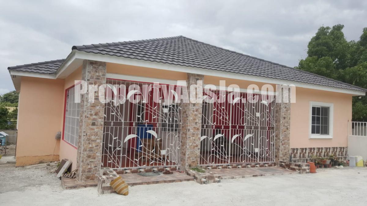 House For Sale in vineyard Town, Kingston / St. Andrew Jamaica