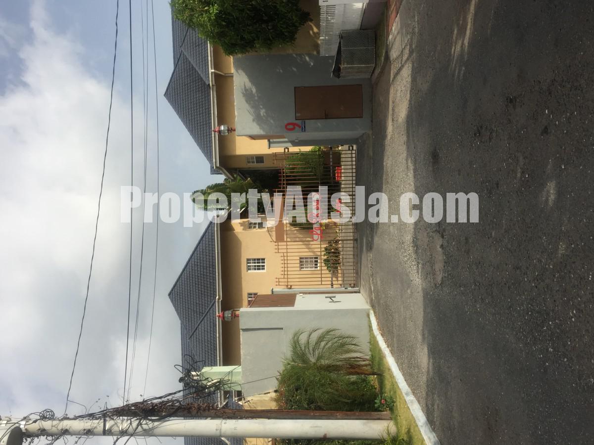 Apartment For Sale in Hope Rd Liguanea Kingston 6, Kingston / St