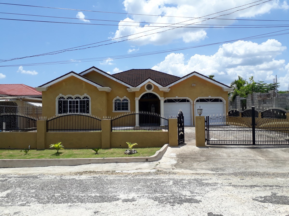 House For Sale in Santa Cruz, St. Elizabeth Jamaica