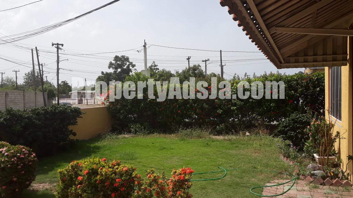 House For Sale in Washington Gardens, Kingston / St. Andrew Jamaica