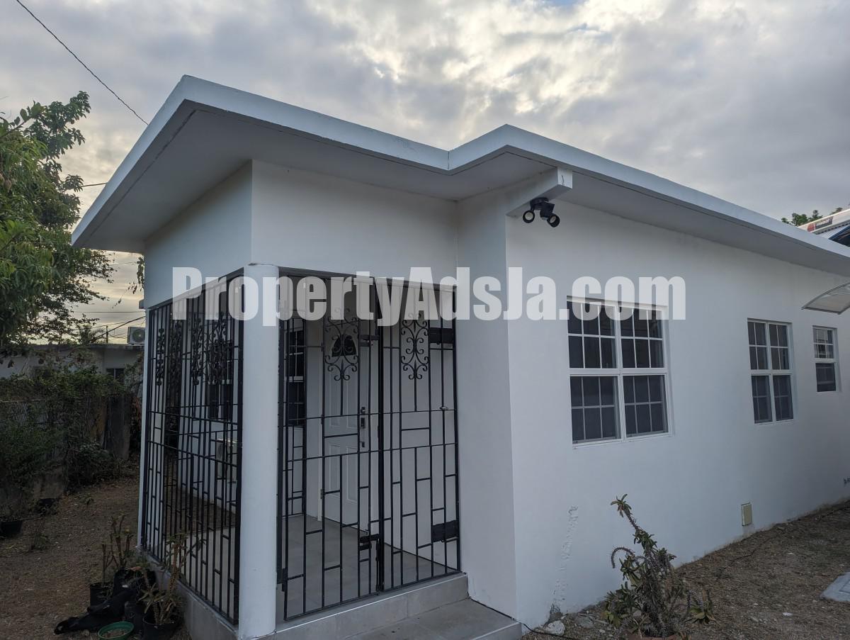 Flat For Rent in Mona Heights, Kingston / St. Andrew Jamaica