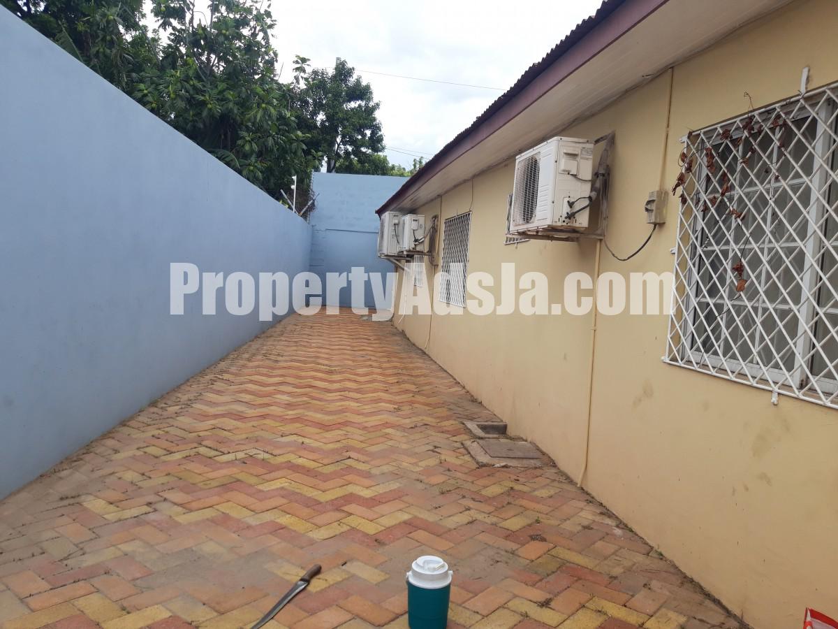 Commercial building For Sale in Hagley Park Road, Kingston / St. Andrew