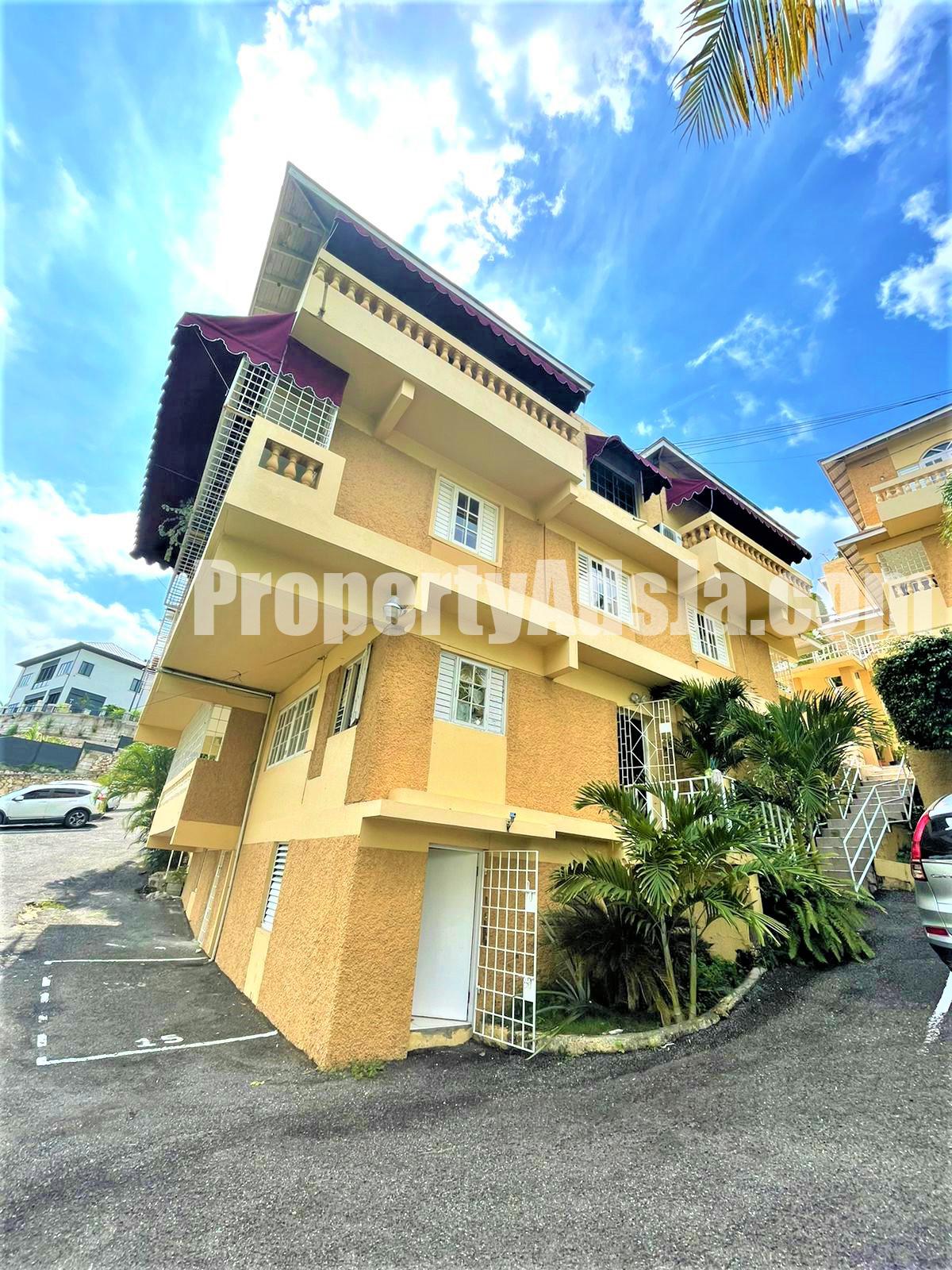 Apartment For Sale in STILLWELL MANOR PARK, Kingston / St. Andrew