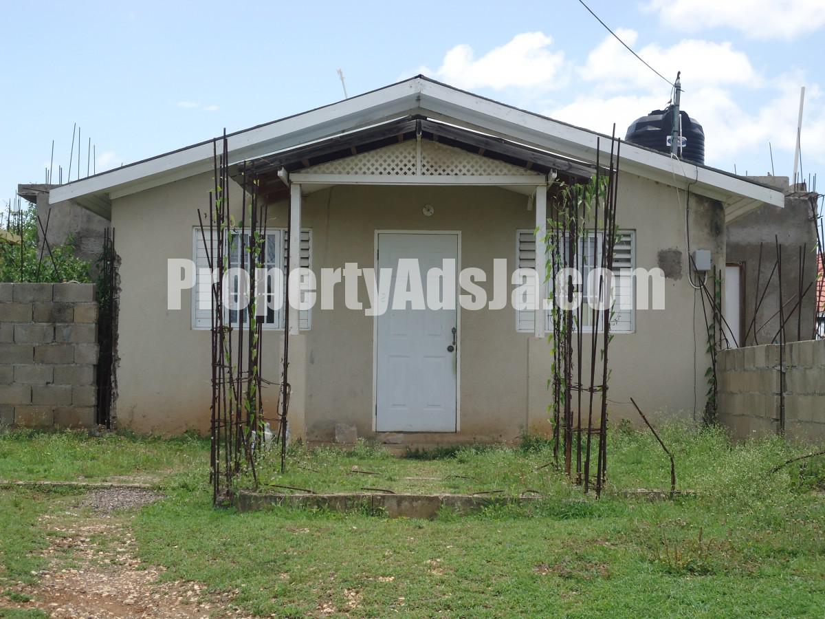 House For Sale in PALMERS GROVE, Clarendon Jamaica