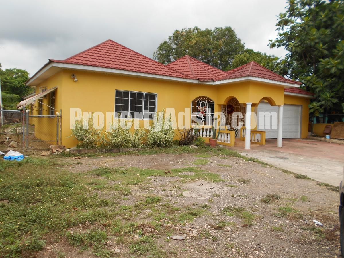 House For Sale in Toll Gate, Clarendon Jamaica
