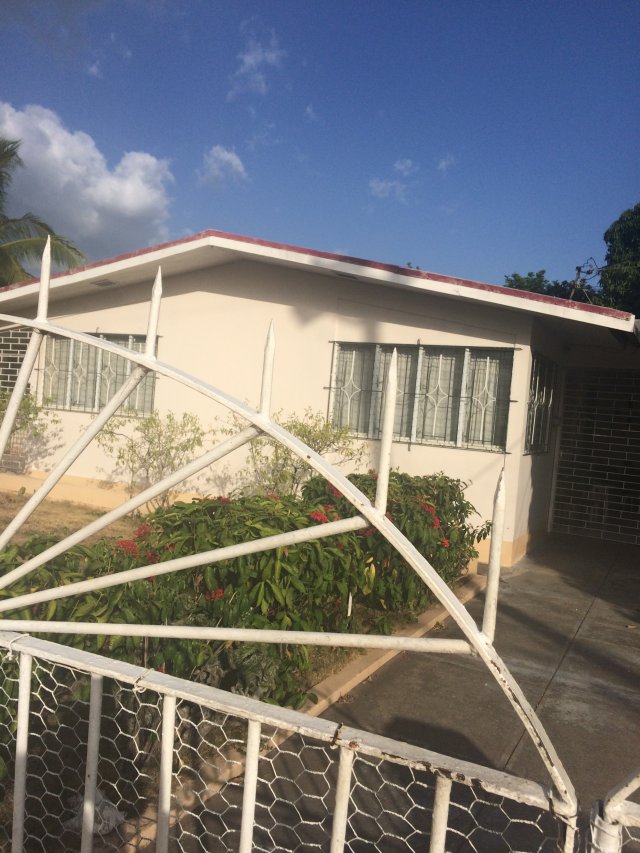 House For Sale in MANNINGS HILL RD, Kingston / St. Andrew Jamaica