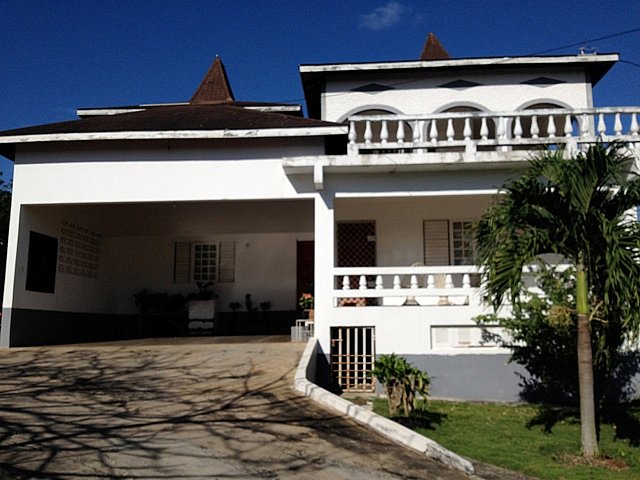 House For Sale in Santa Cruz St Elizabeth Jamaica 