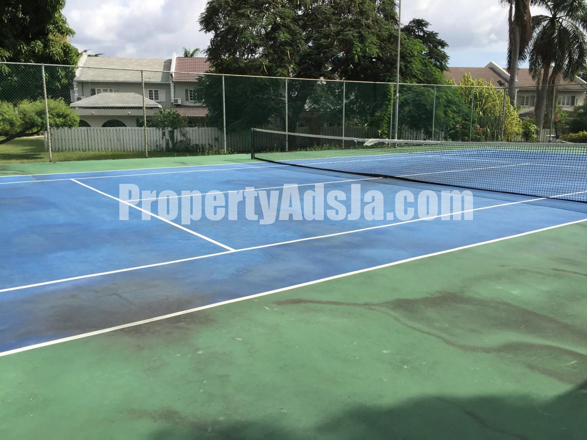 Townhouse For Rent in MANOR PARK, Kingston / St. Andrew Jamaica