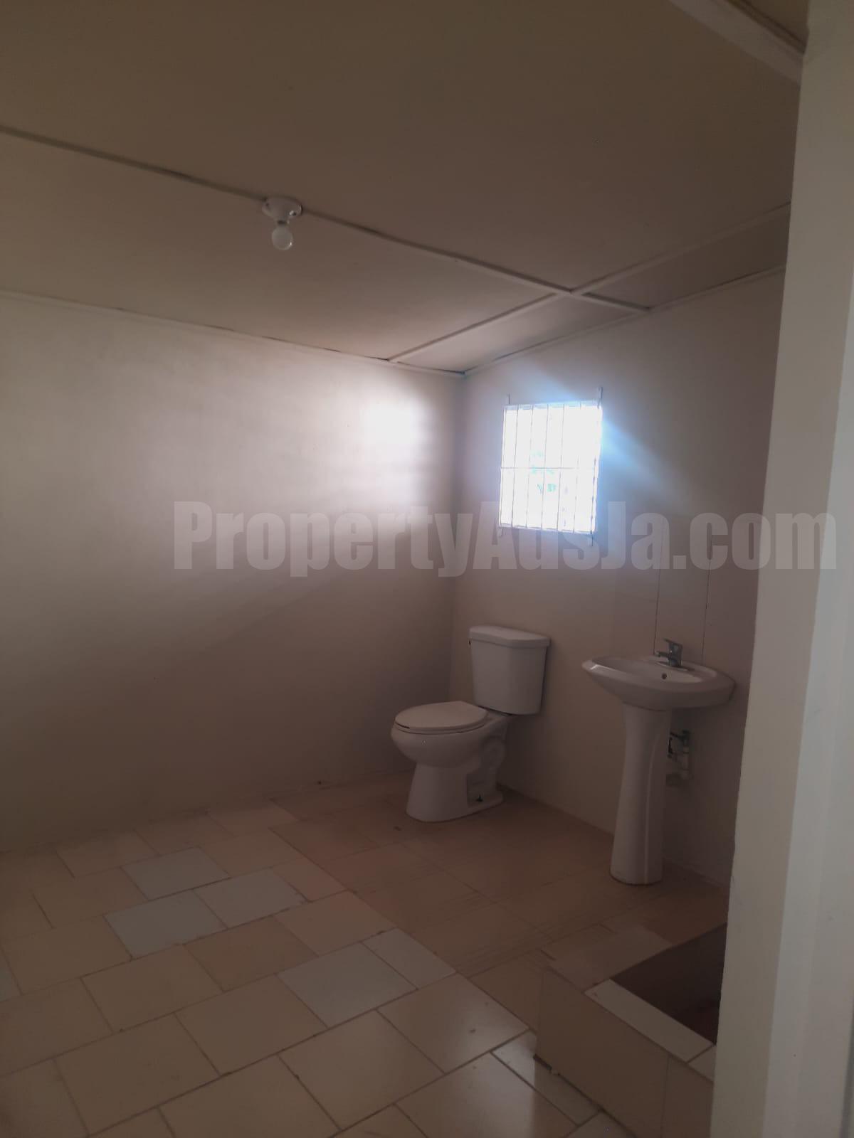 Commercial building For Rent in Constant Spring, Kingston / St. Andrew Jamaica photo 3