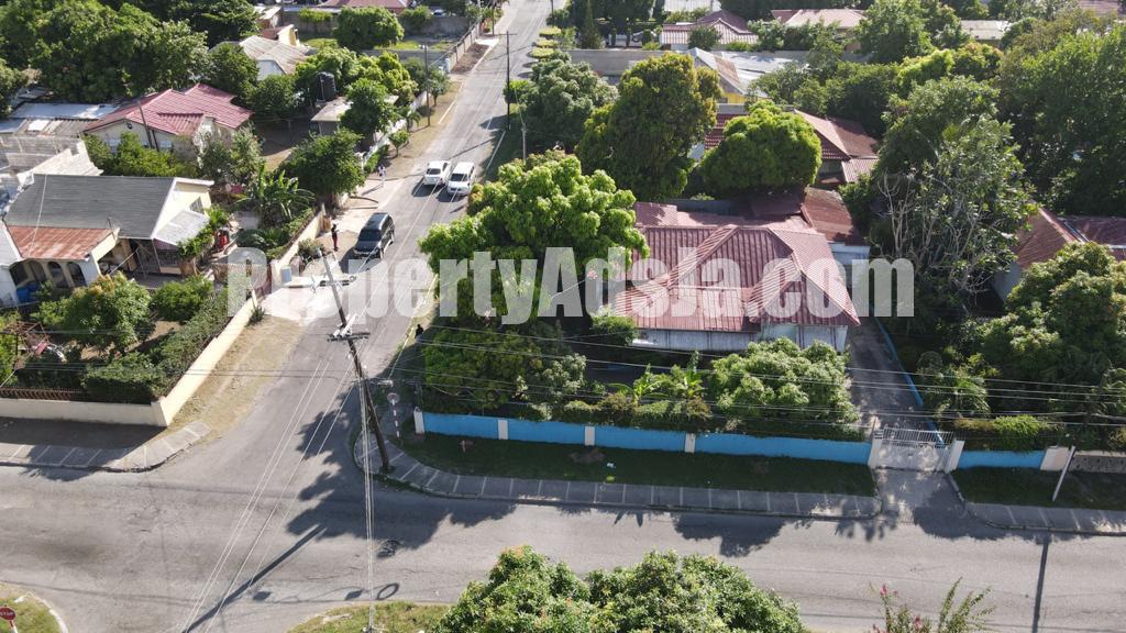 Commercial building For Sale in Kingston 10, Kingston / St. Andrew