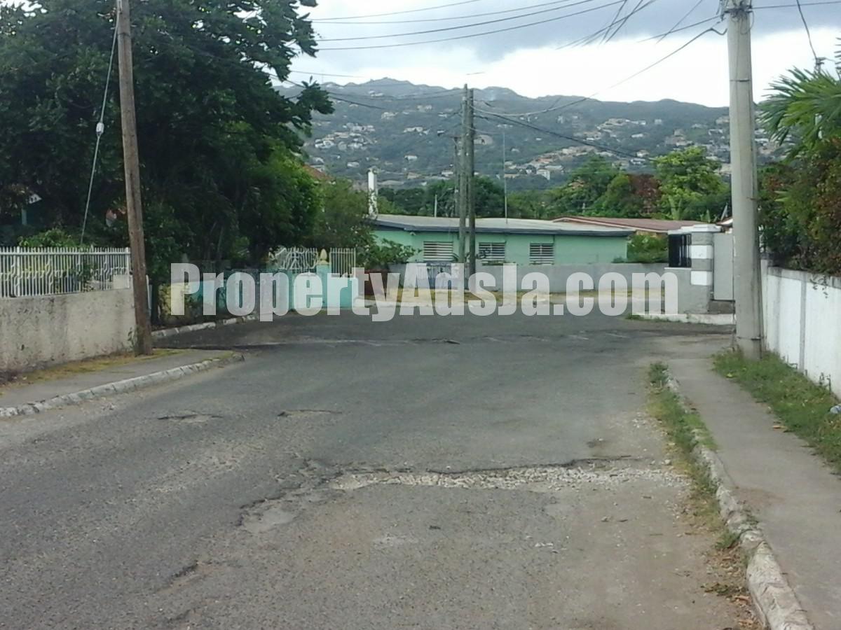 House For Rent in Whitehall Gardens, Kingston / St. Andrew Jamaica