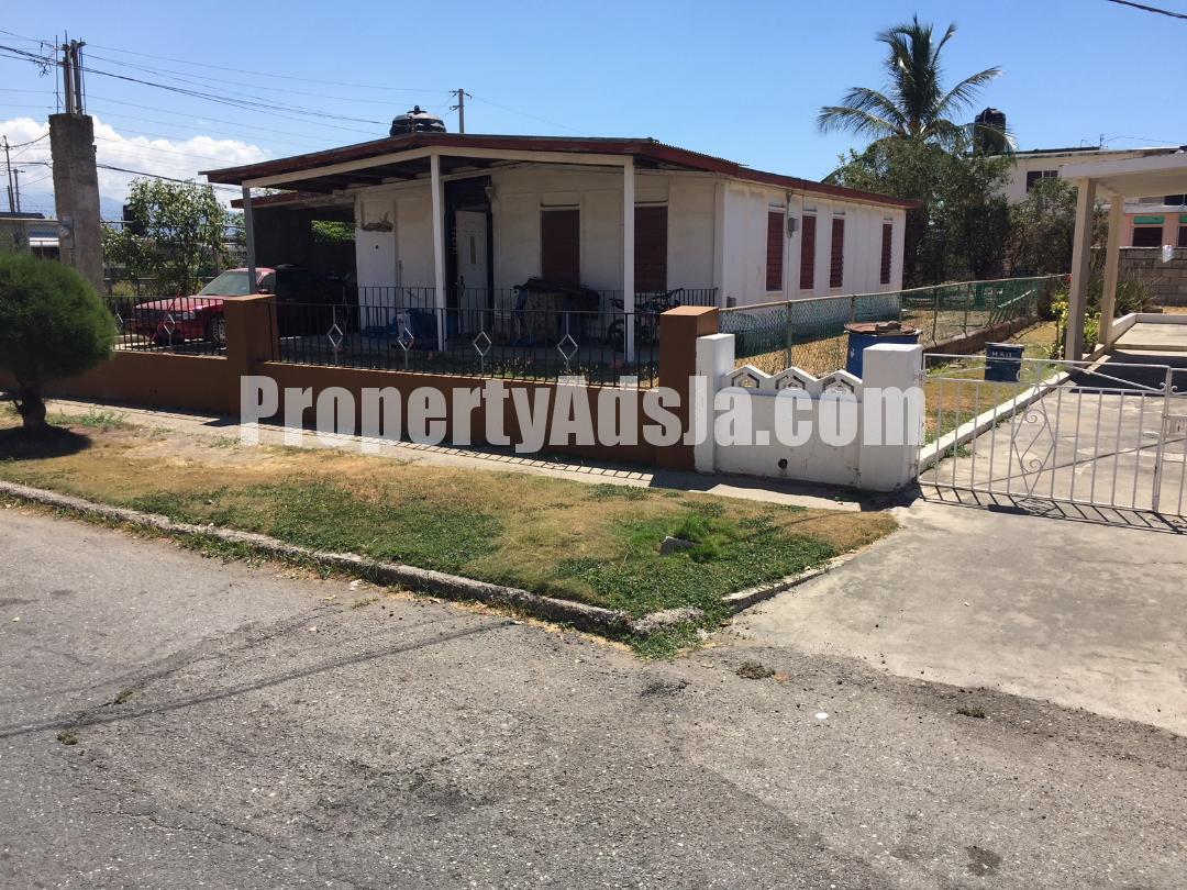 House For Sale in EDGEWATER PORTMORE, St. Catherine Jamaica