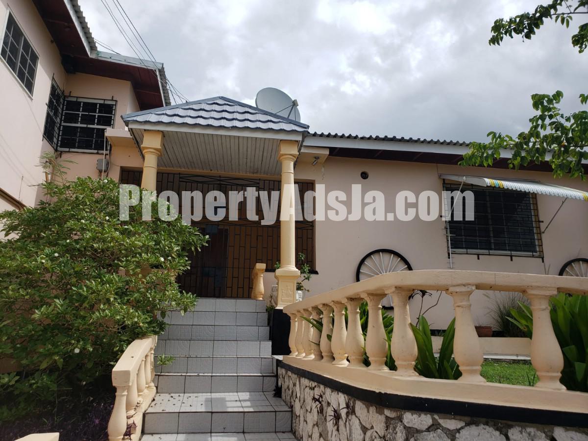 House For Sale in st Jago Heights, St. Catherine Jamaica