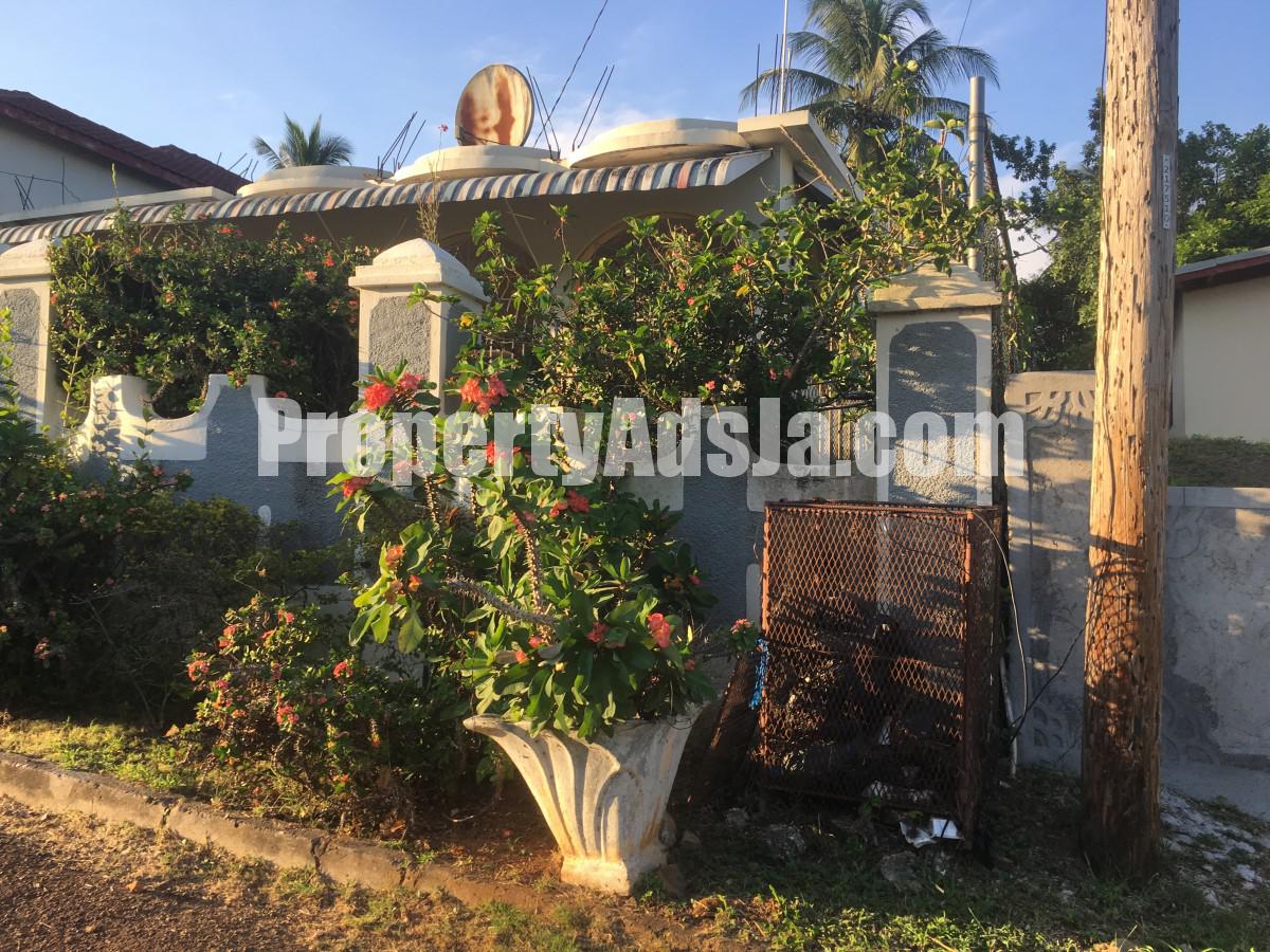 House For Sale in Charlemont Housing Scheme, St. Catherine Jamaica
