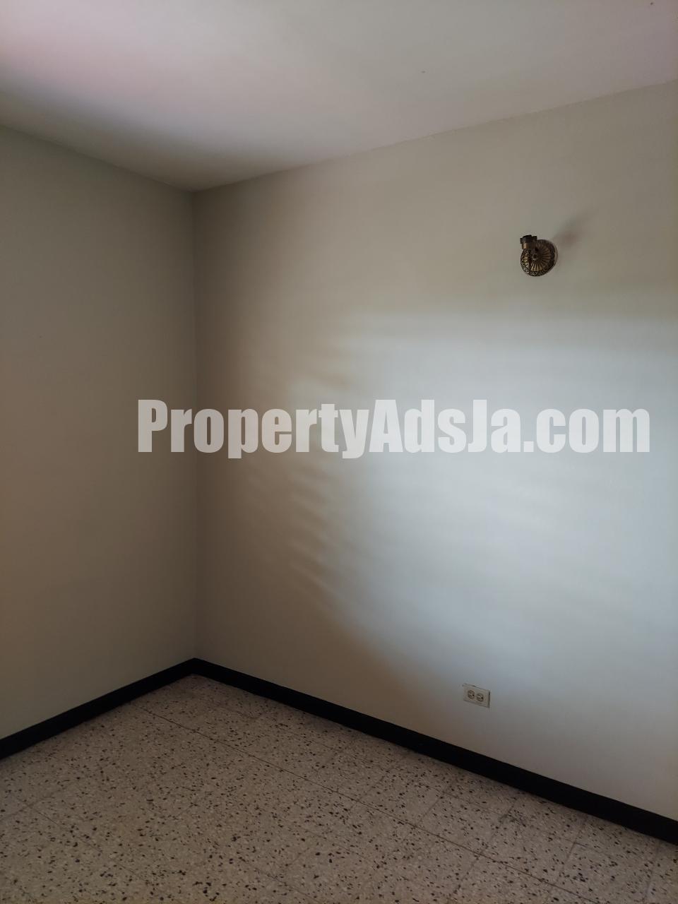 House For Rent in Molynes road, Kingston / St. Andrew Jamaica