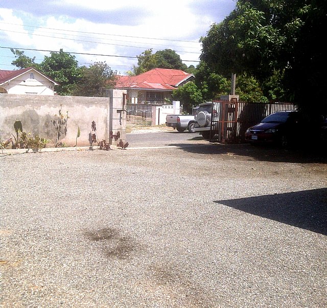 Commercial building For Sale in Richmond Park, Kingston / St. Andrew