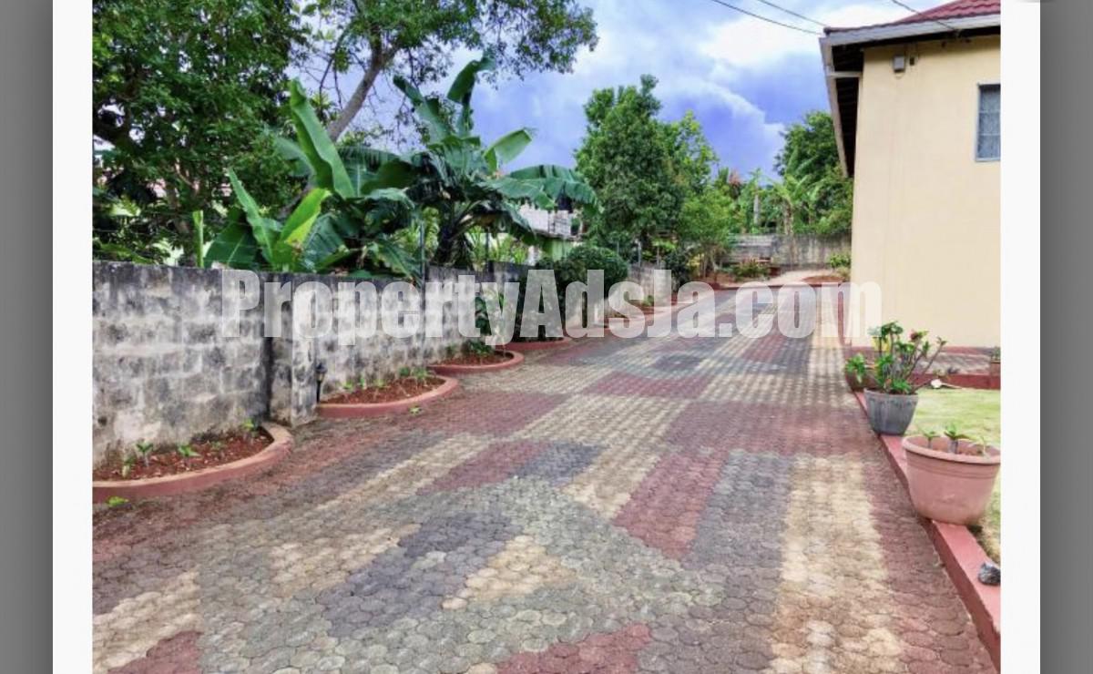House For Rent in Mandeville, Manchester Jamaica