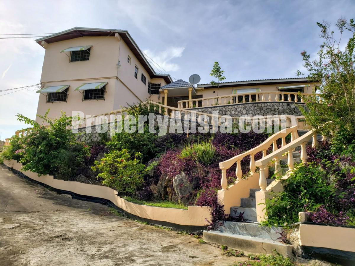 House For Sale in st Jago Heights, St. Catherine Jamaica