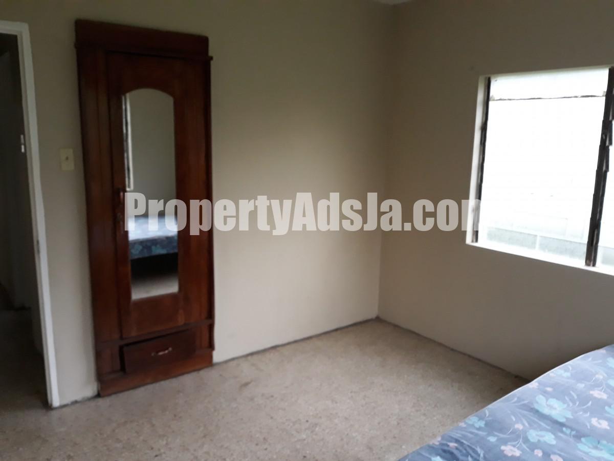 House For Rent in Molynes Road, Kingston / St. Andrew Jamaica