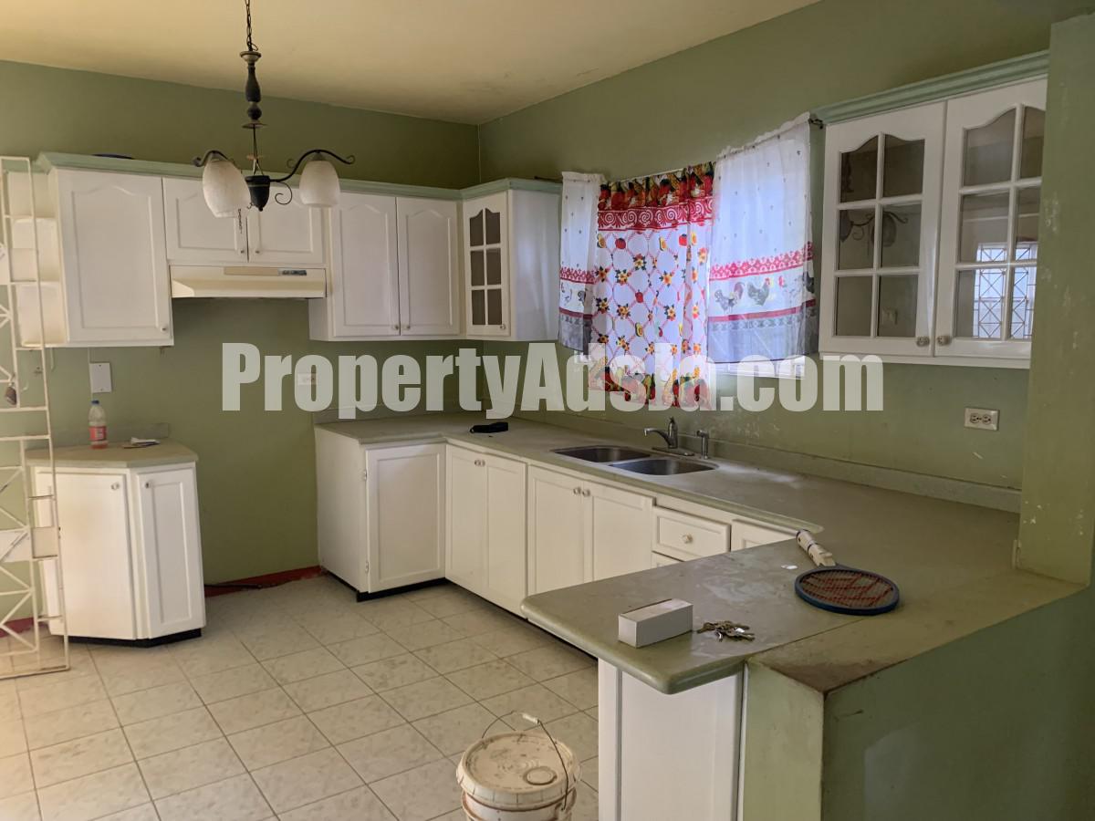 House For Sale in Villa Palm Estate Spanish Town, St. Catherine Jamaica