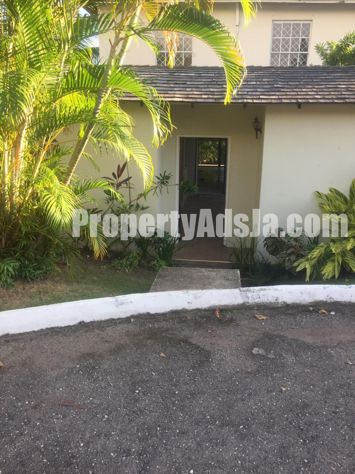 Townhouse For Rent in CHERRY GARDENS, Kingston / St. Andrew Jamaica